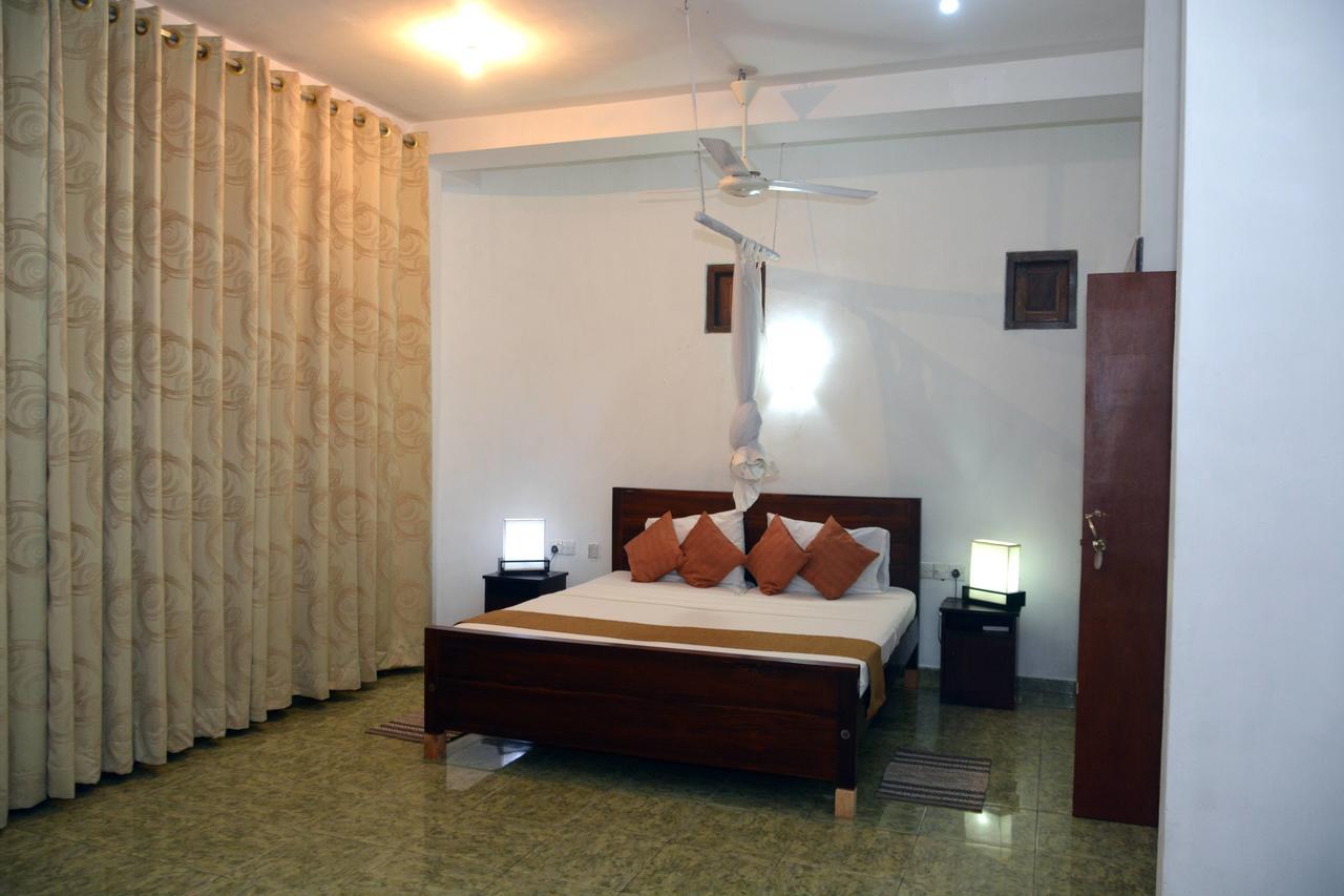 Rainbow Beach Hotel Negombo Exterior foto